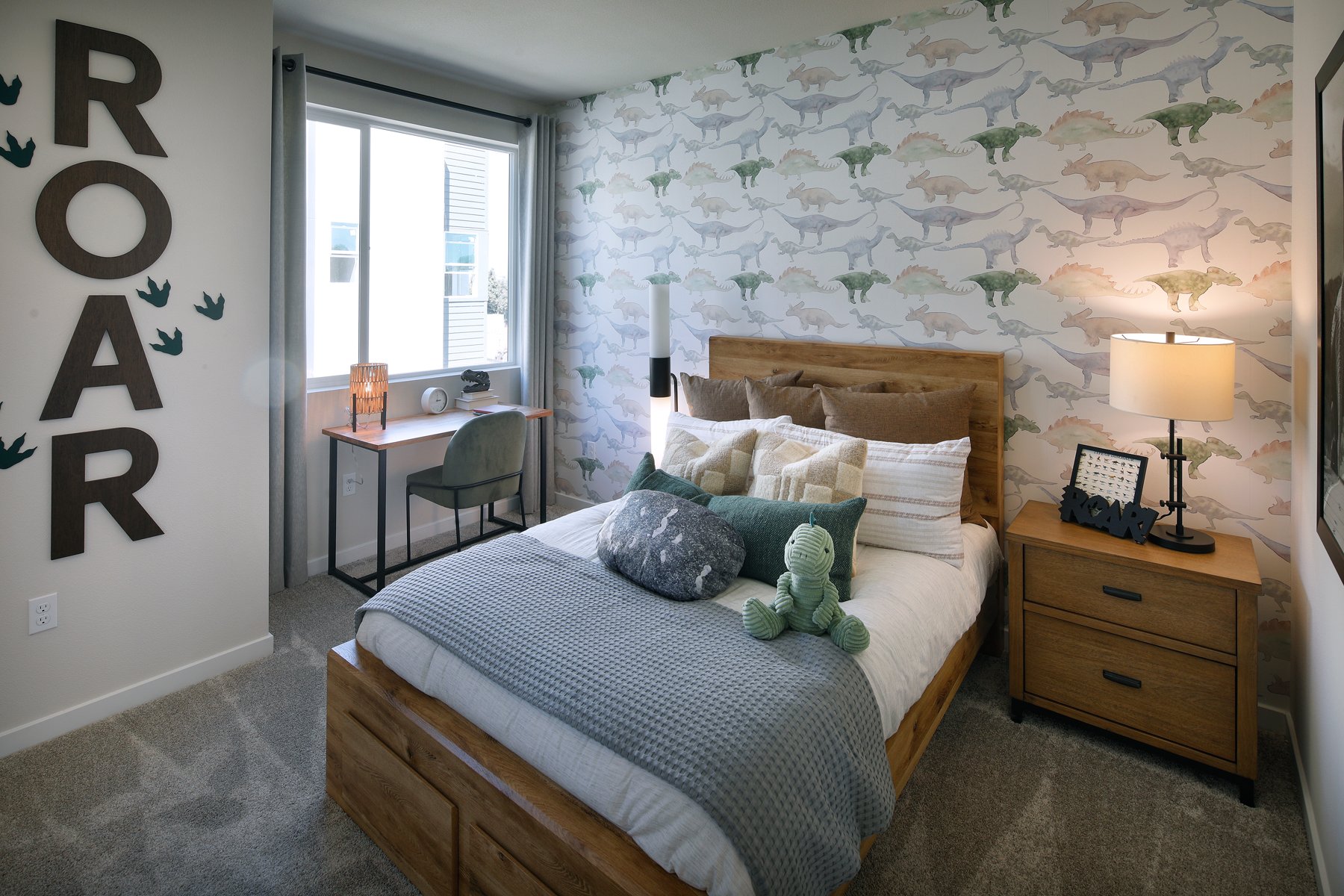 A bedroom with a bed and a desk.