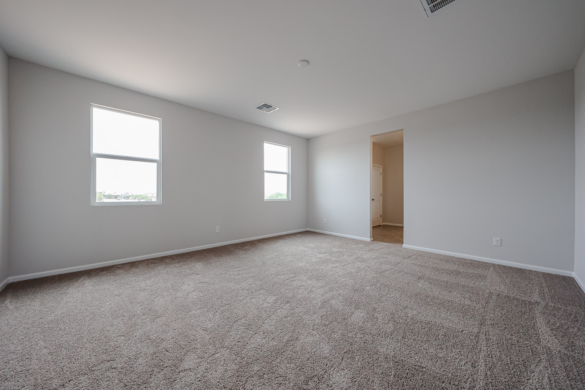 A room with a carpet and a carpet.