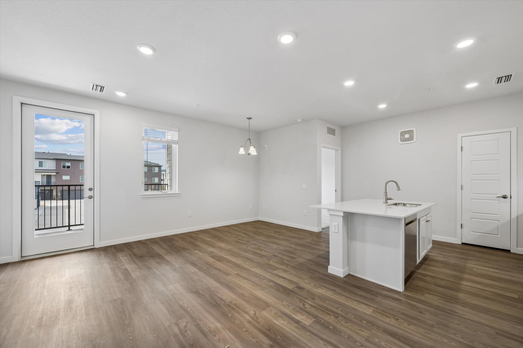 A kitchen with white cabinets.