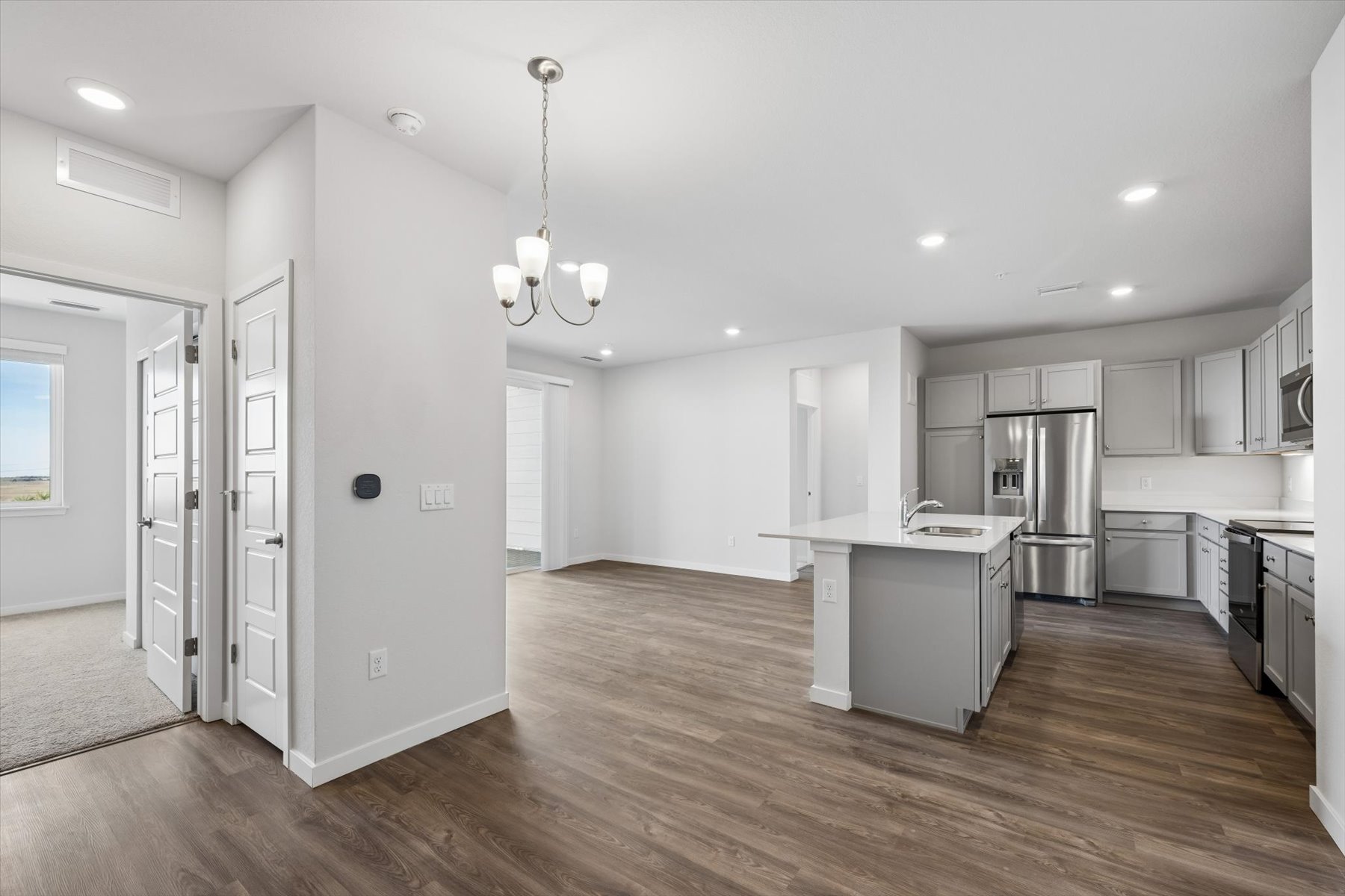A kitchen with white cabinets.