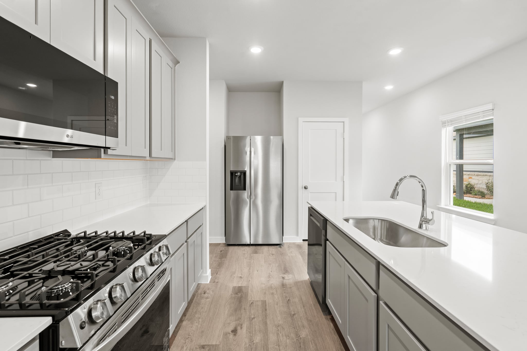 A kitchen with white cabinets.