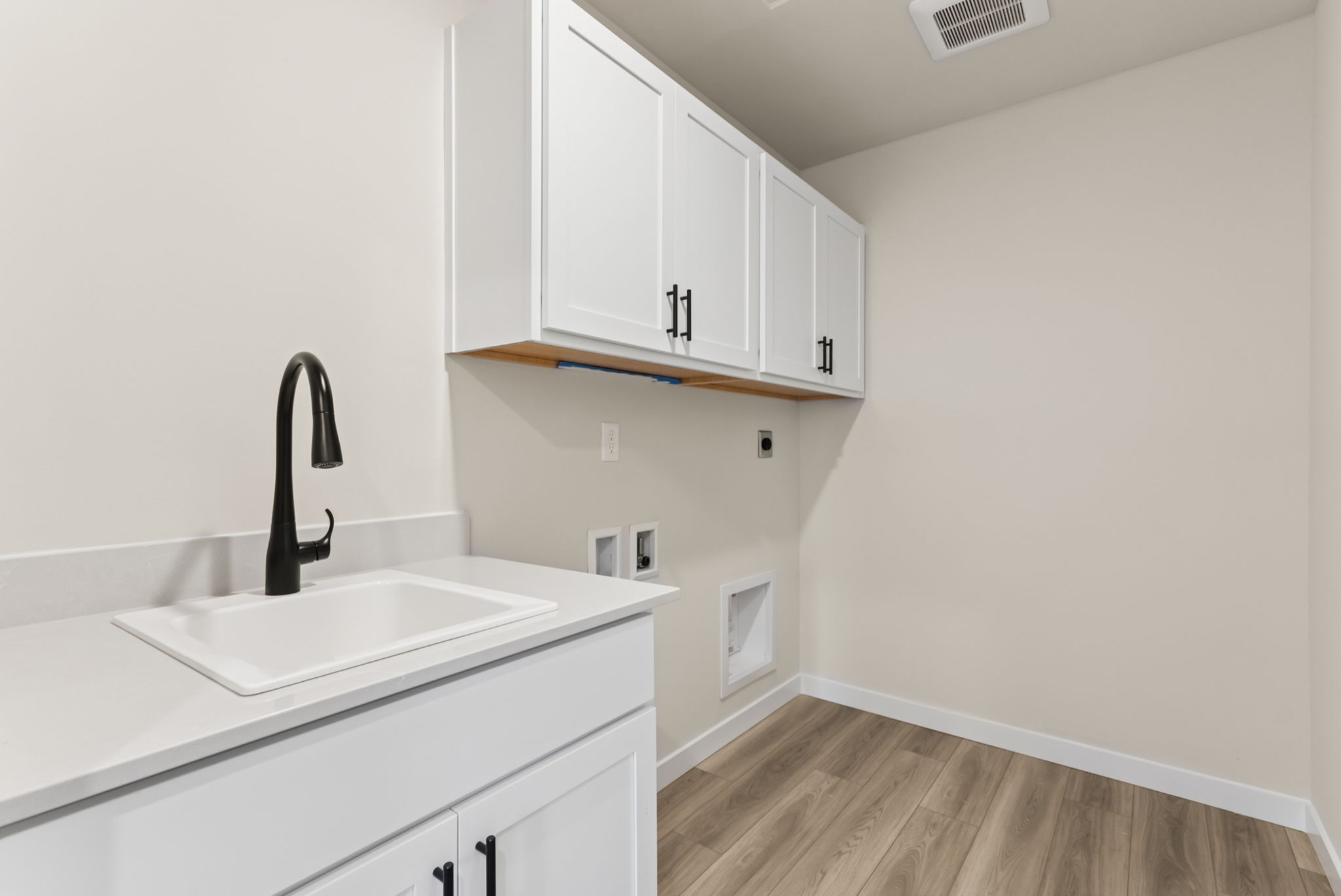 A kitchen with white cabinets.