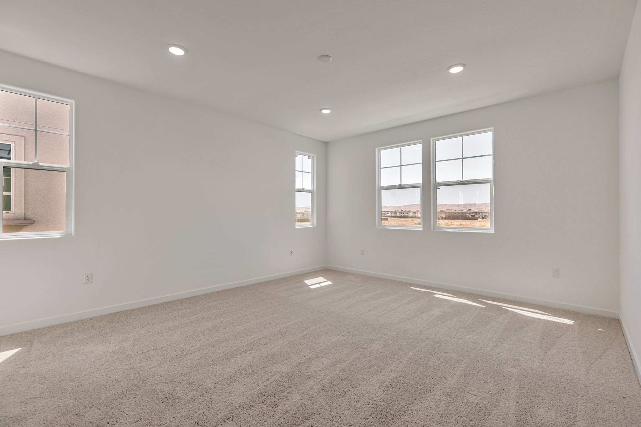 A room with windows.